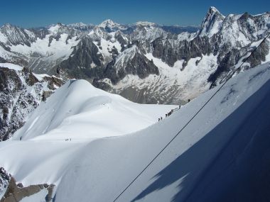 De bergen boven Chamonix, uitzicht vanaf de Aiguille du Midi © OutdoorSpecial.nl
