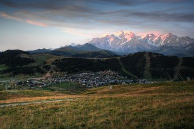 Col des Saisies, met op de achtergrond de Mont Blanc, Wiki 2009